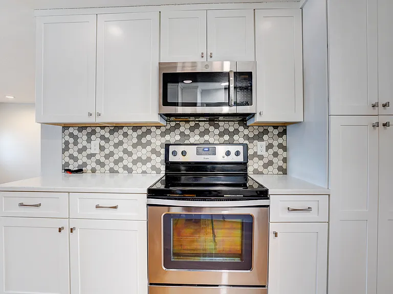 8290 W Amherst Dr — Photo 2