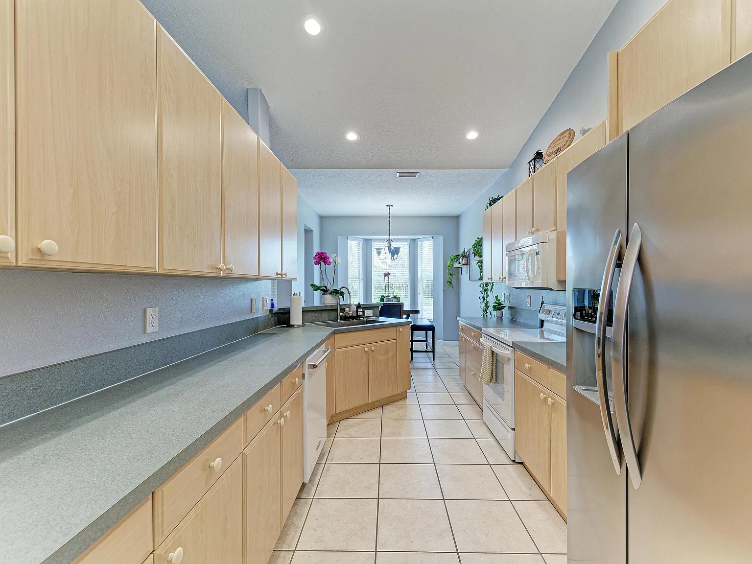 3 bed, 1953 sqft, $2,395 — Photo 4
