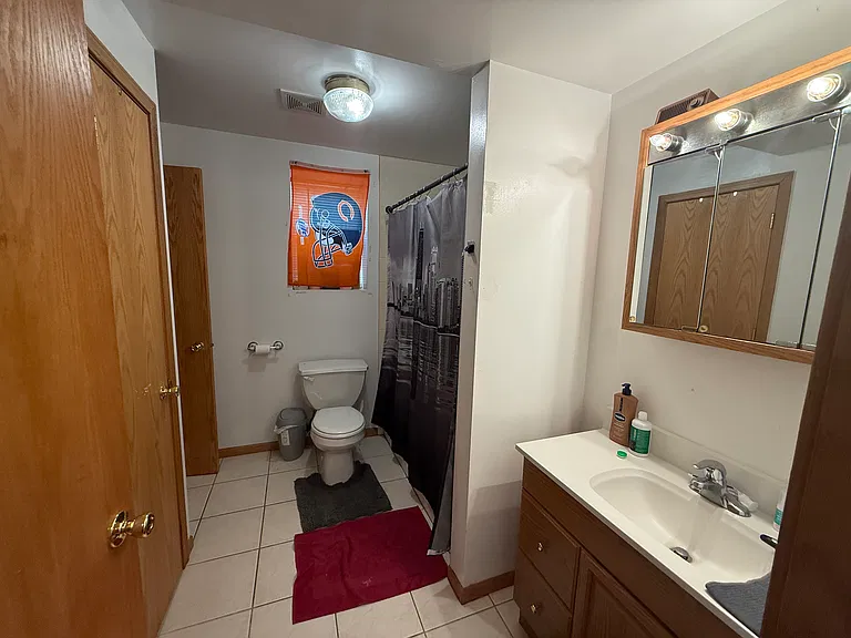 942 W 34th St — Photo 13