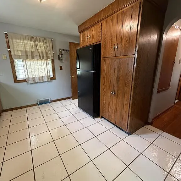 994 N Lincoln Ave — Photo 5
