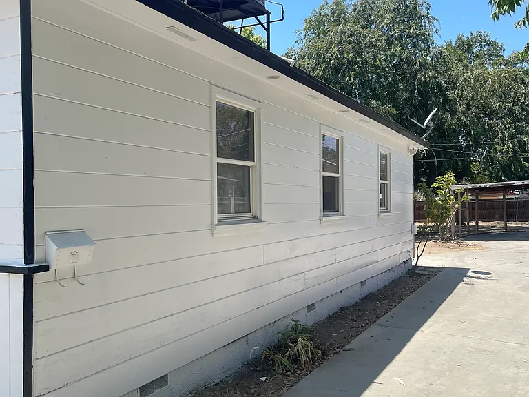 1322 Catalpa Way — Photo 1