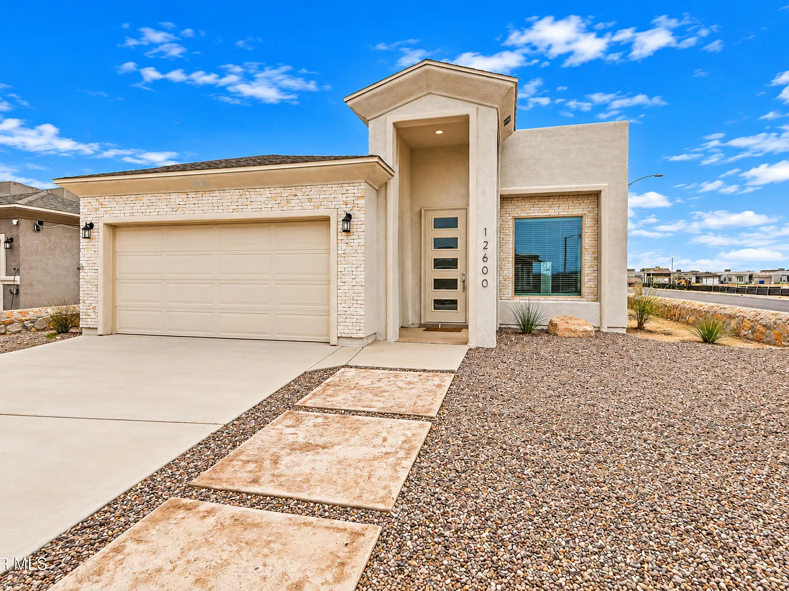 3 bed, 2.5 bath, 1826 sqft, $2,200 — Photo 3