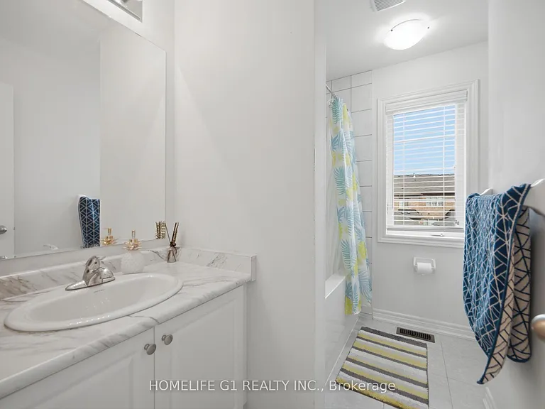 129 Holbrook Ct — Photo 32
