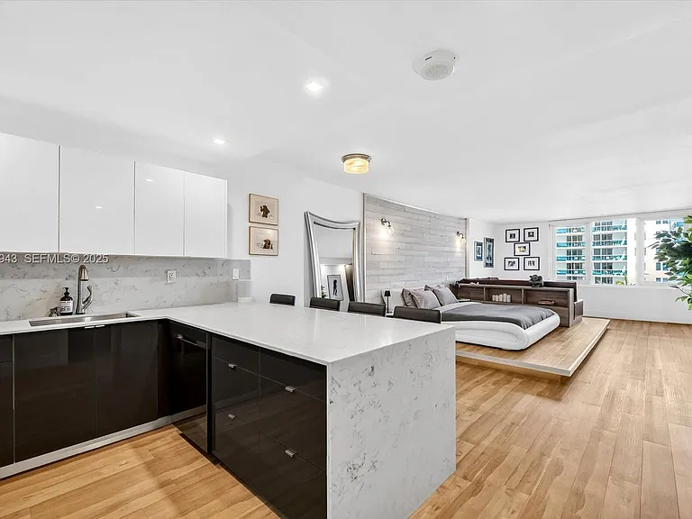 2301 Collins Ave #714 — Photo 10