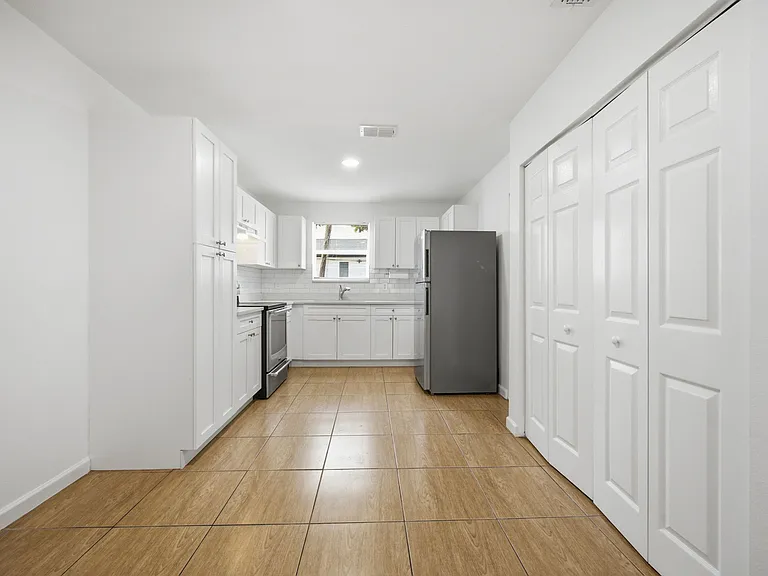 310 E Frances Ave #C1 — Photo 5