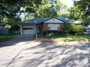 4 Fairview Dr, York, NE 68467