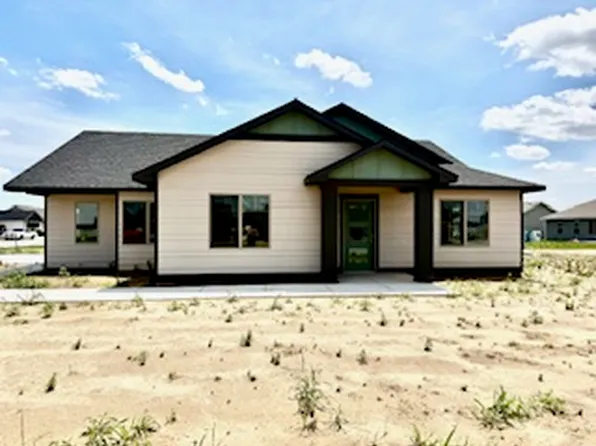 1301 Marboeuf Blvd, Dodge City, KS 67801