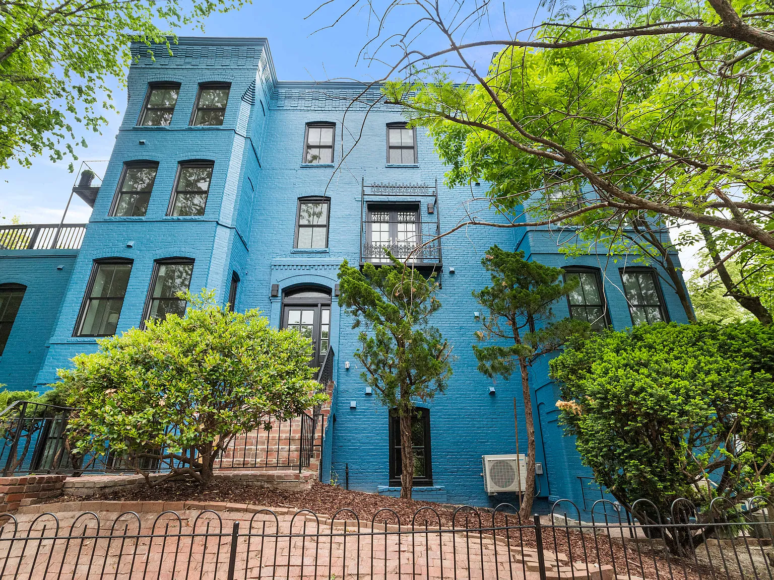 2 bed, 800 sqft, $6,000 — Photo 3