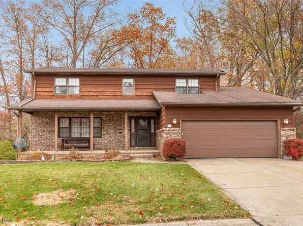 557 Ezmor Ln, Wickliffe, OH 44092