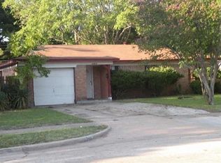 2405 Gross Rd, Dallas, TX 75228