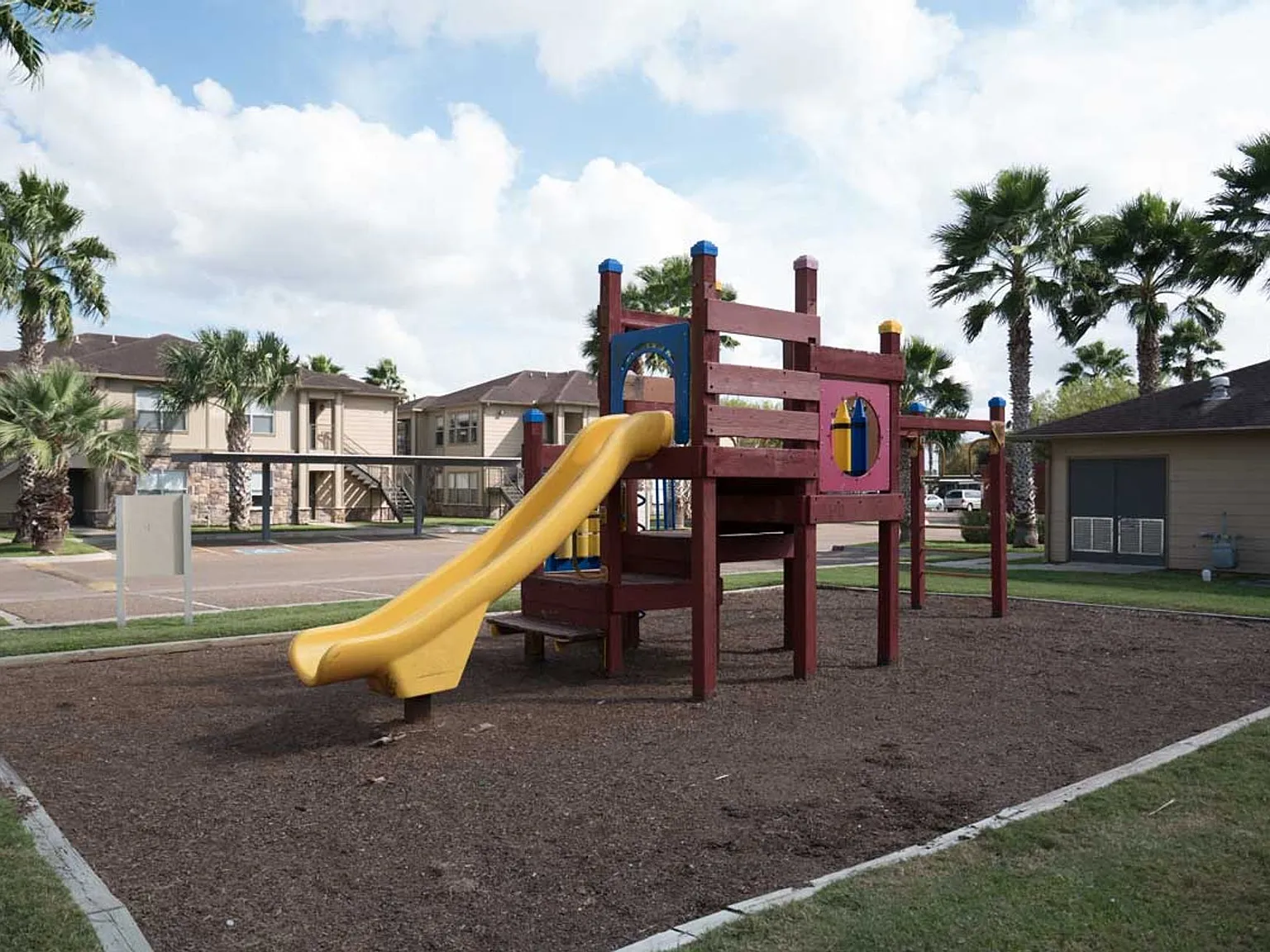 La Estancia Apartments — Photo 3