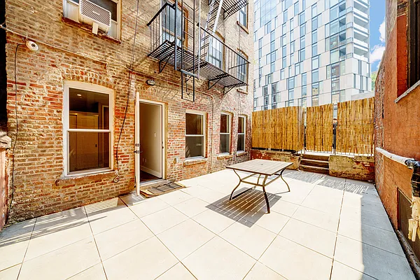 Rented by Douglas Elliman | media 14