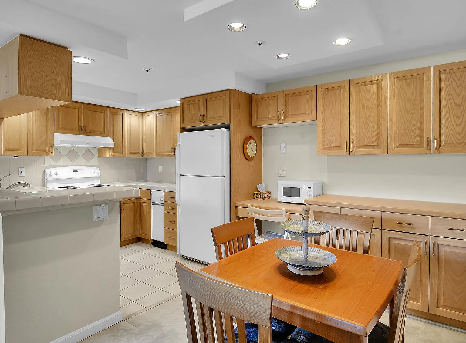 2 bed, 1102 sqft, $2,100 — Photo 3