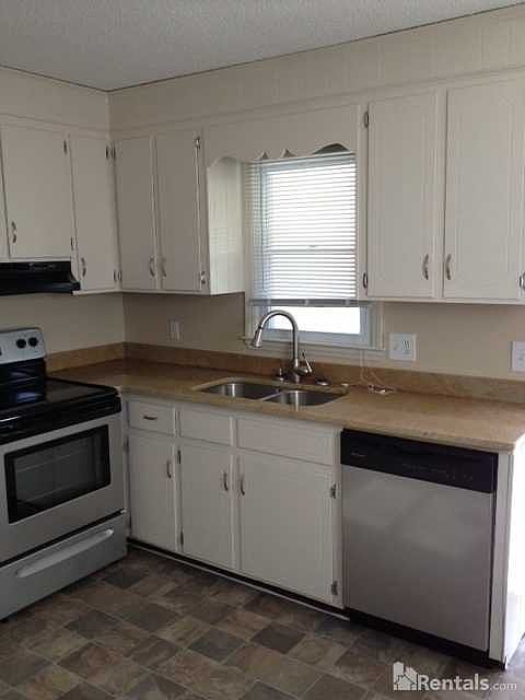 2nd image of 1338 Dartwood Ln