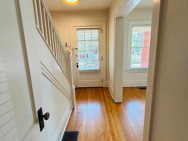 1107 S 4th St — Photo 10