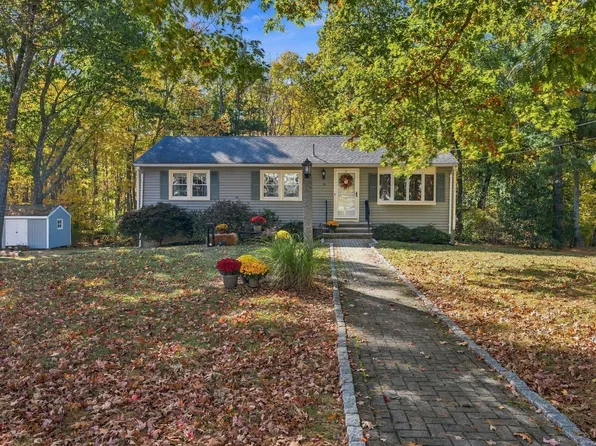 10 Overbrook Rd, Middleton, MA 01949