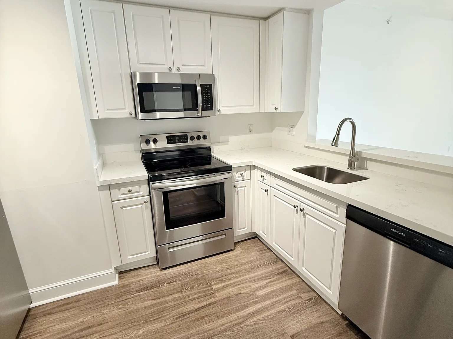 1 bed, 843 sqft, $2,795 — Photo 3