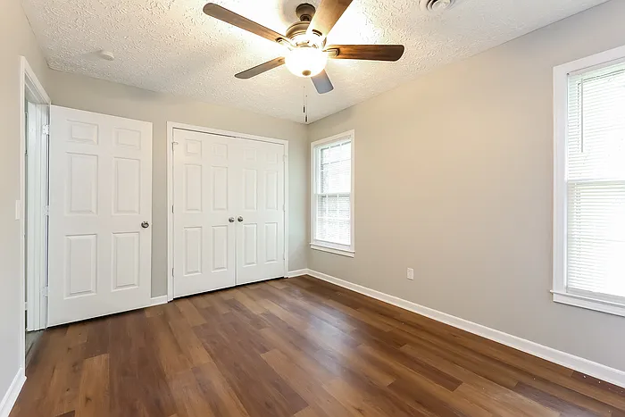 200 E Shefford St — Photo 9