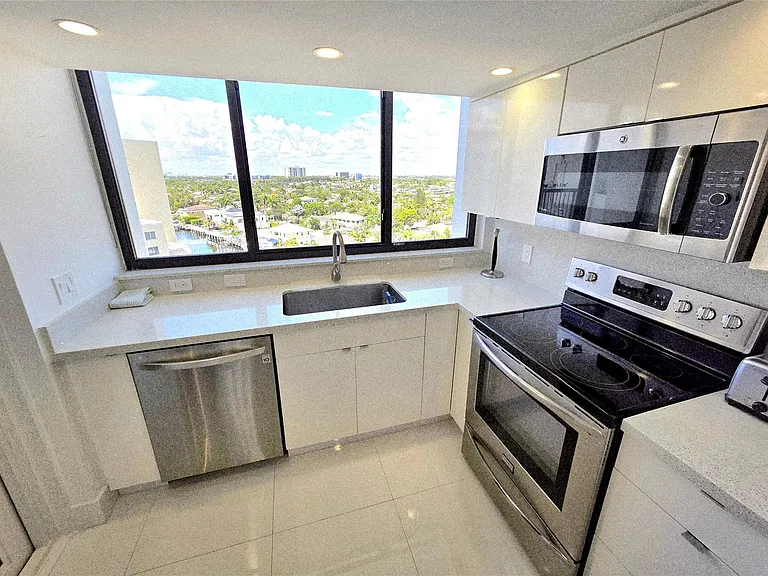 1631 S Ocean Blvd #1006 — Photo 13