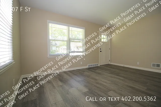 4307 F St — Photo 2