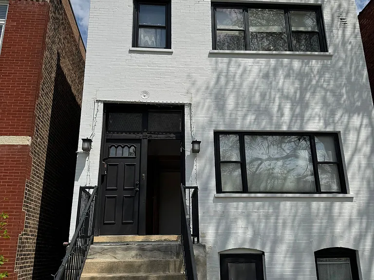 2242 W Erie St — Photo 1