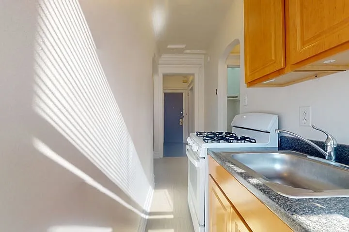 918 E. Hyde Park Boulevard — Photo 16
