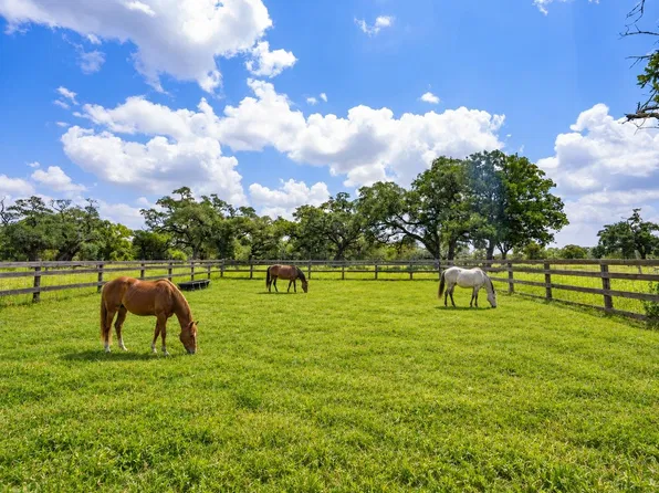2751 Fm 2434, Weimar, TX 78962