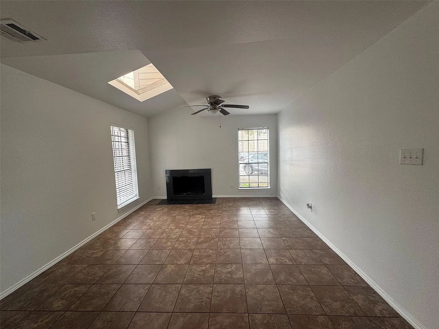 2 bed, 2.5 bath, 1272 sqft, $1,500 — Photo 1