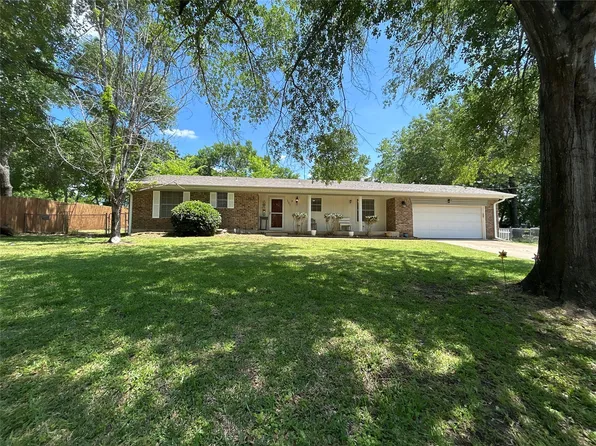 107 W Bayside Dr, Mabank, TX 75156