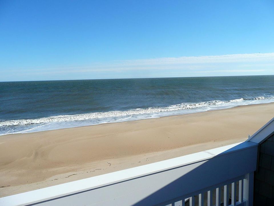 Private beach and Ocean view to the South from your upper deck.