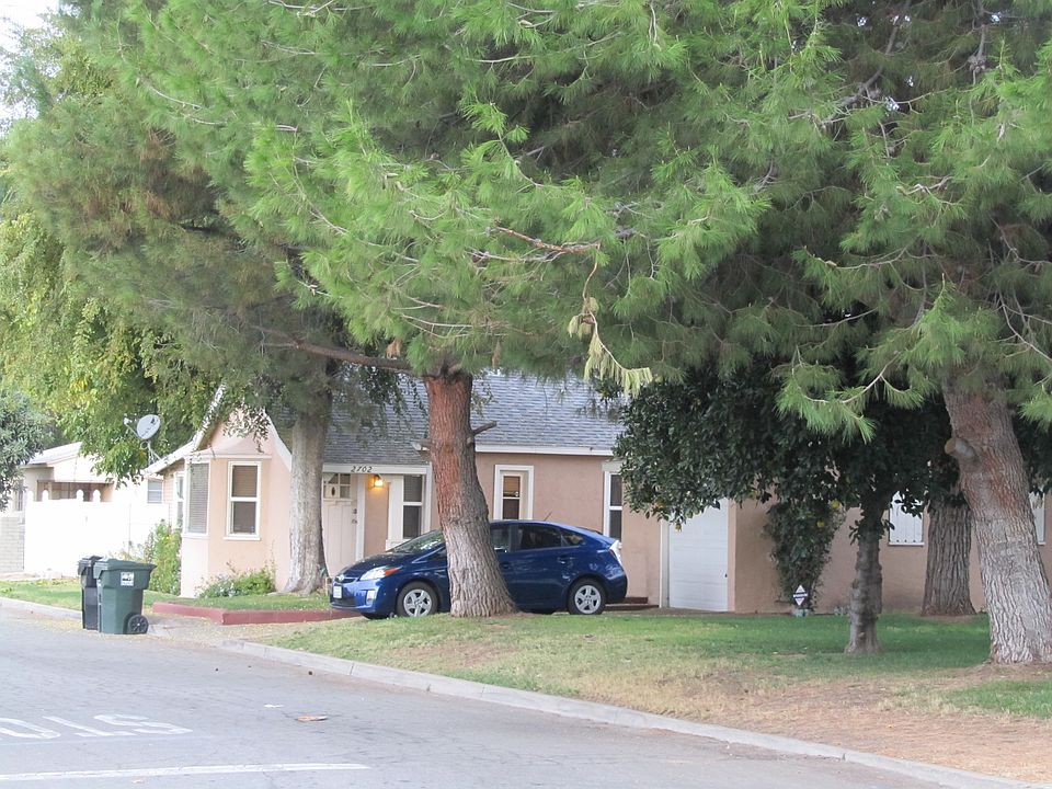 2nd image of 2702 N D St