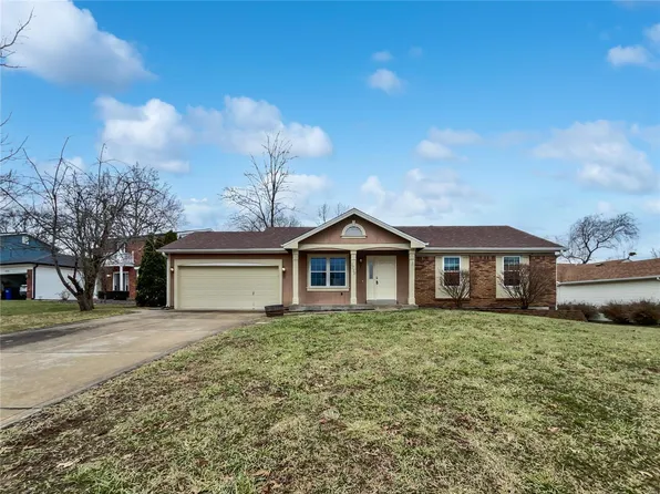 5729 Walnut Creek Blvd, Saint Charles, MO 63304
