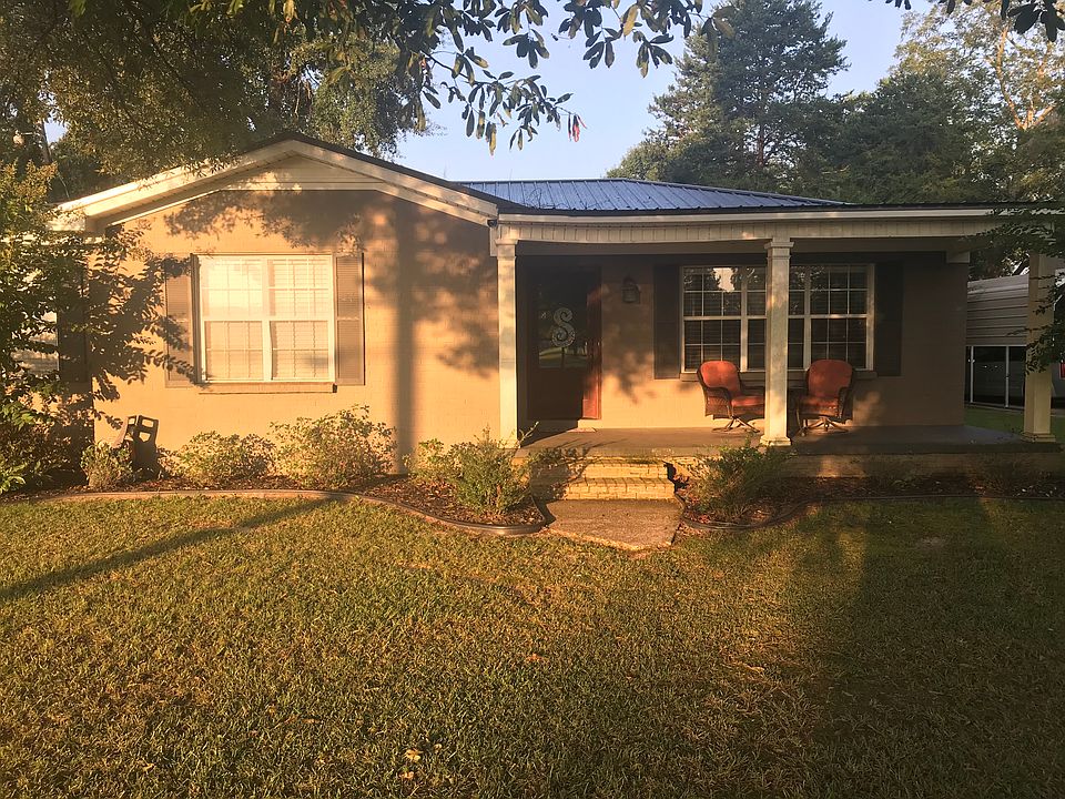 Front view of house 