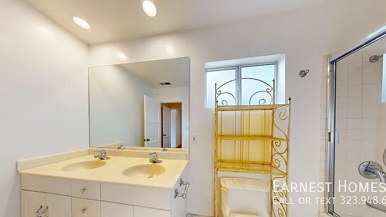 14013 Addison St — Photo 13