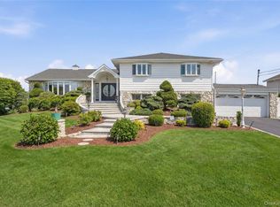 14 Club Drive, Massapequa, NY 11758