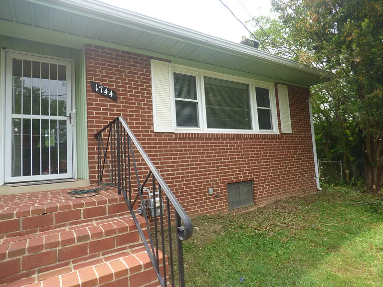 1744 Great Falls St — Photo 18