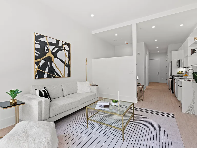 135 S Green St #1 — Photo 7
