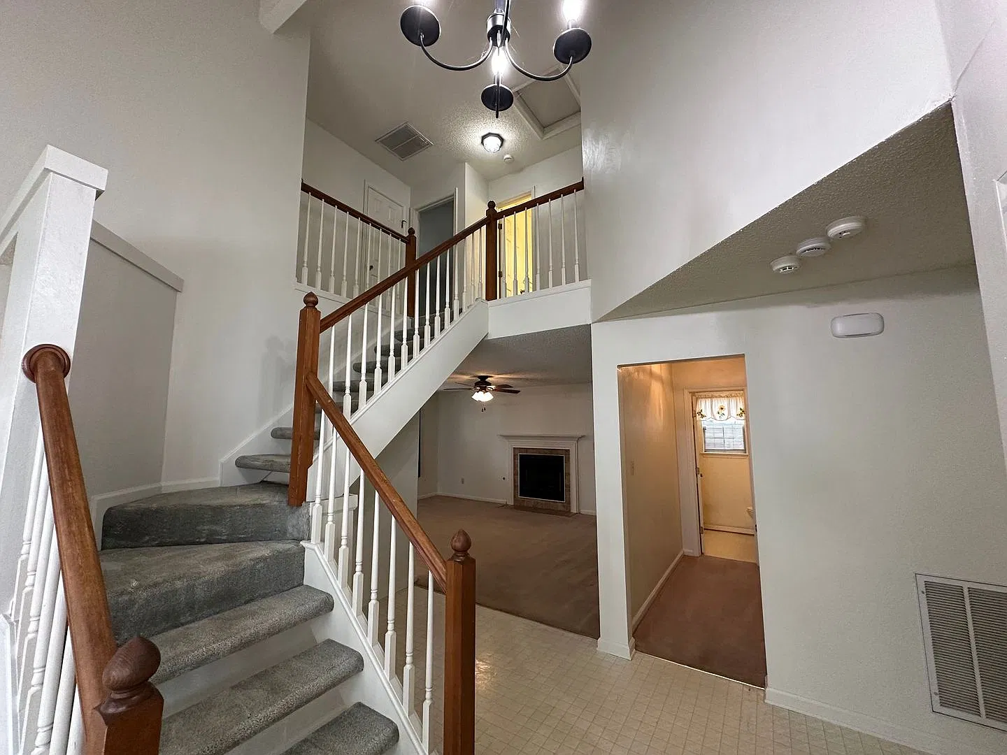 3 bed, 2.5 bath, 1688 sqft, $2,595 — Photo 4