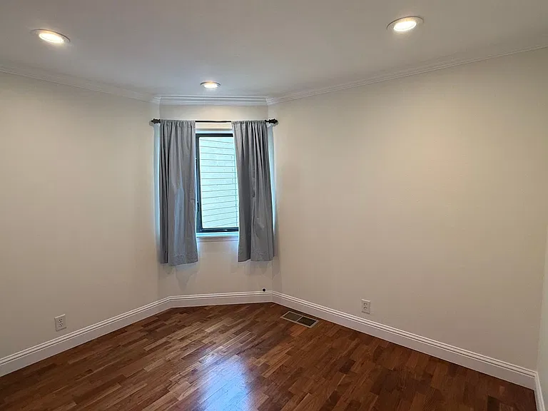 1415 Eddy St — Photo 15