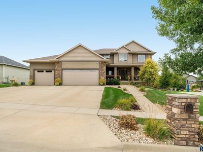 6605 S Sunderland Ln, Sioux Falls, SD, 57108