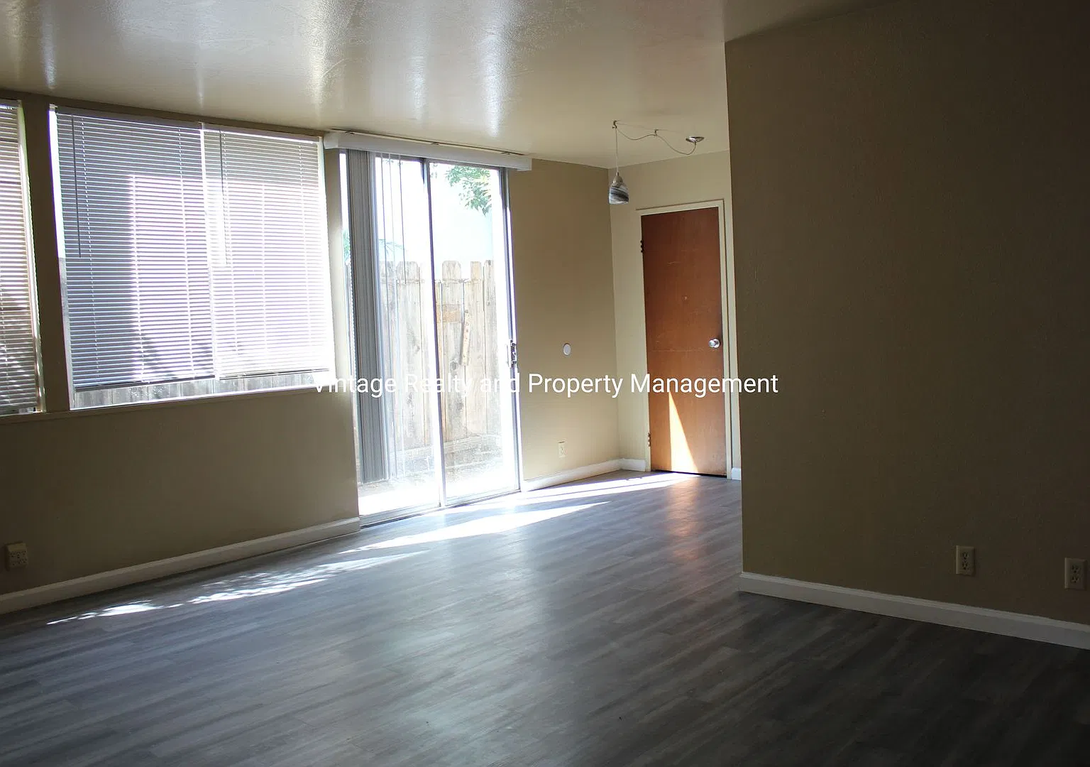 248 W Knoles Way — Photo 3