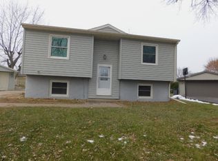 321 19th Avenue Ct W, Milan, IL 61264