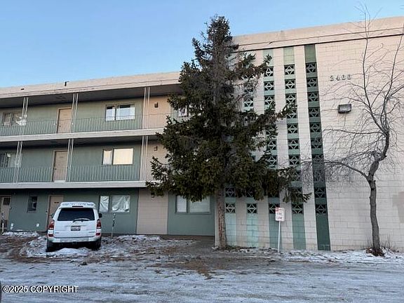 2nd image of 2400 Barrow St APT 202