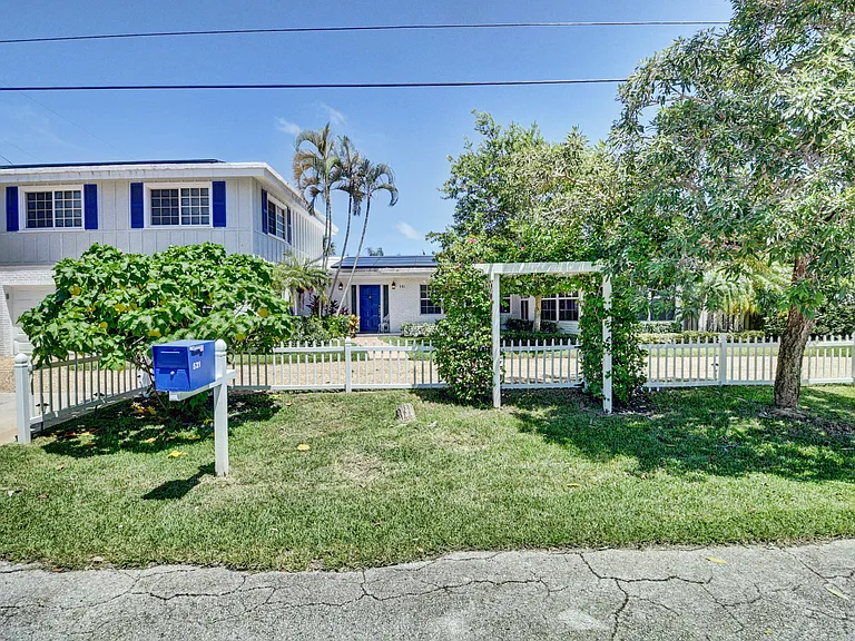 521 NW 14th St — Photo 2