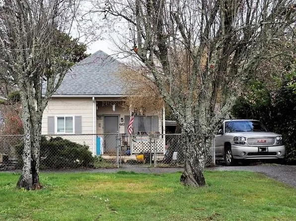 660 E 3rd St, Coquille, OR 97423