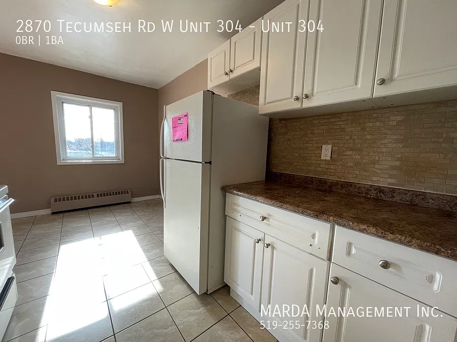 Spacious Bachelor Unit Near Huron Church! + Utilities — Photo 4