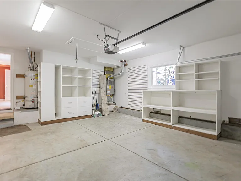 794 Manor Way — Photo 40
