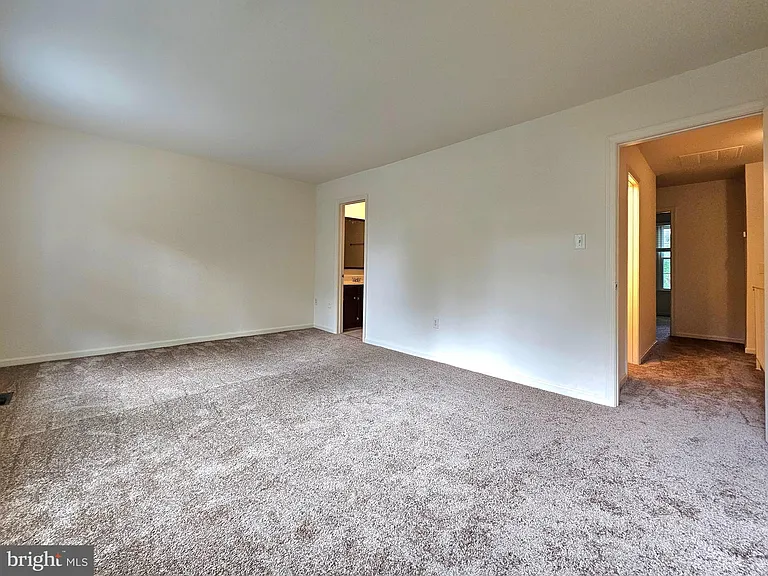 4802 Treasure Ct — Photo 12
