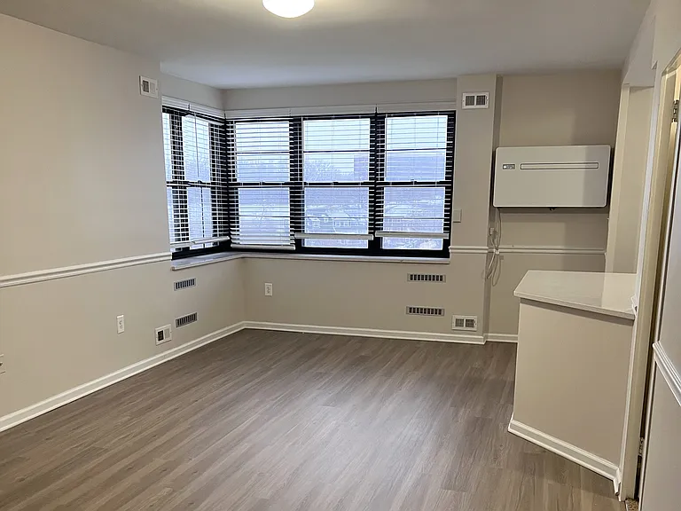 Broadview Apartments — Photo 41