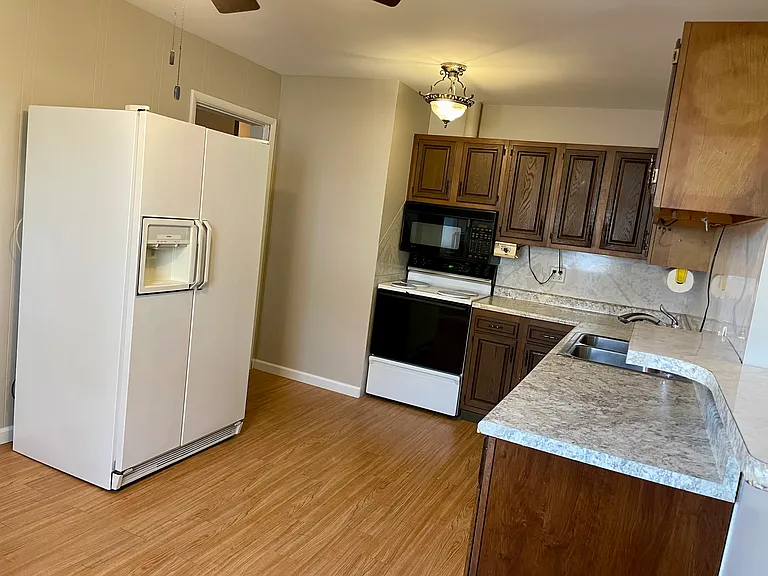 1011 Pine St — Photo 5